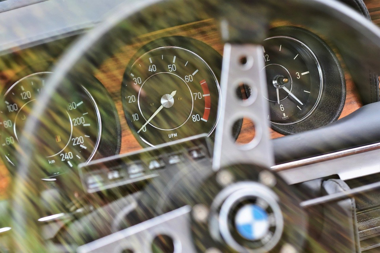 bmw, antique car, steering wheel-4556013.jpg